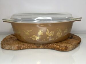 PYREX Early American Casserole Dish Bowl w Lid 2.5 Quarts Rare Vintage EUC